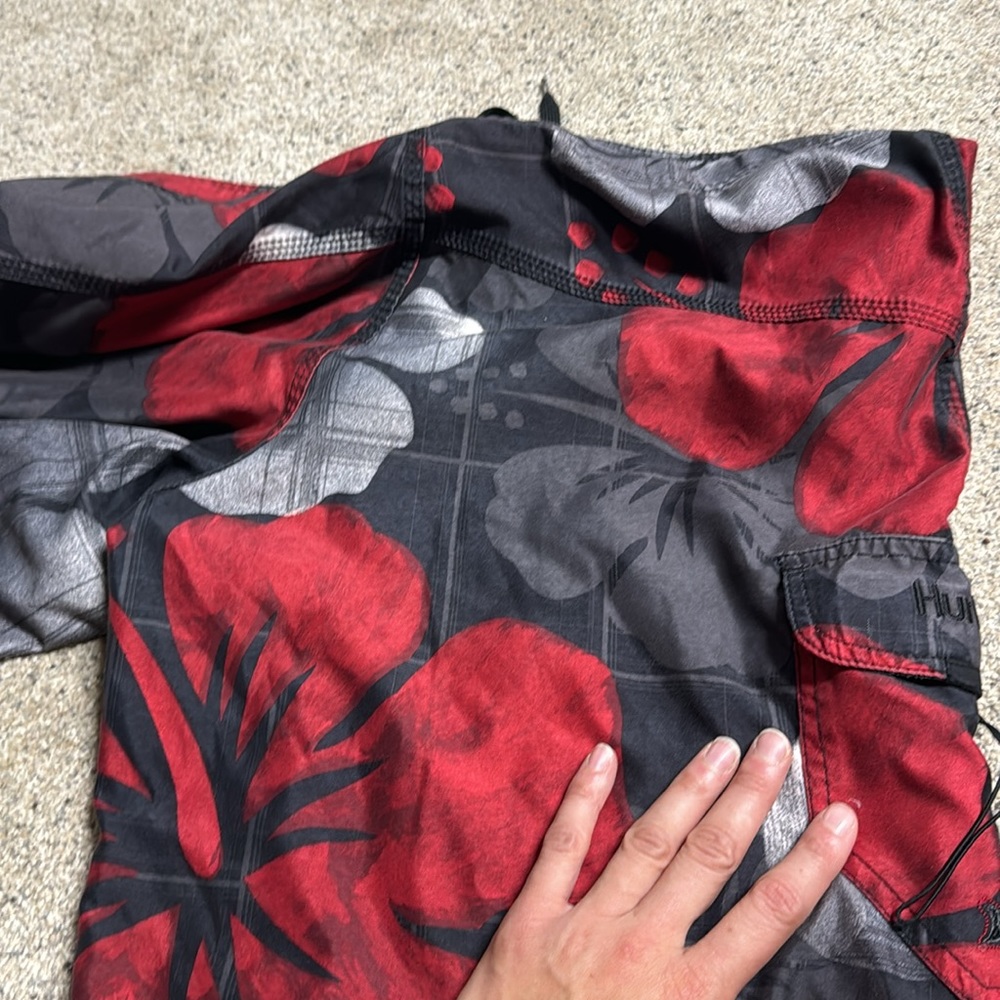 Hurley Hawaiian print board shorts red/black swim trunks y2k hibiscus - Picture 4 of 8